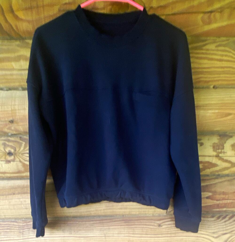 Vuori women’s Black Solid Crew Neck Pullover Sweatshirt size small J20